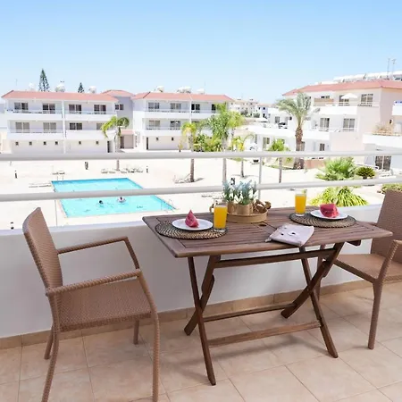 Narcissos 'nissi Beach' E9 أيا نابا