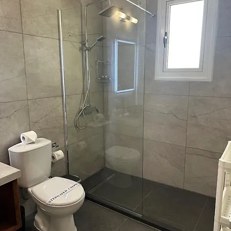 Narcissos 'nissi Beach' E9 *