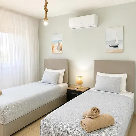 Narcissos 'nissi Beach' E9 *