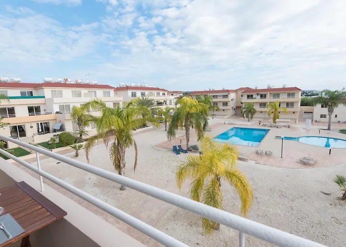 Narcissos 'nissi Beach' E9 *