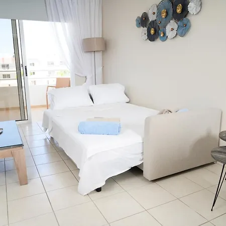 Narcissos 'nissi Beach' E9 *