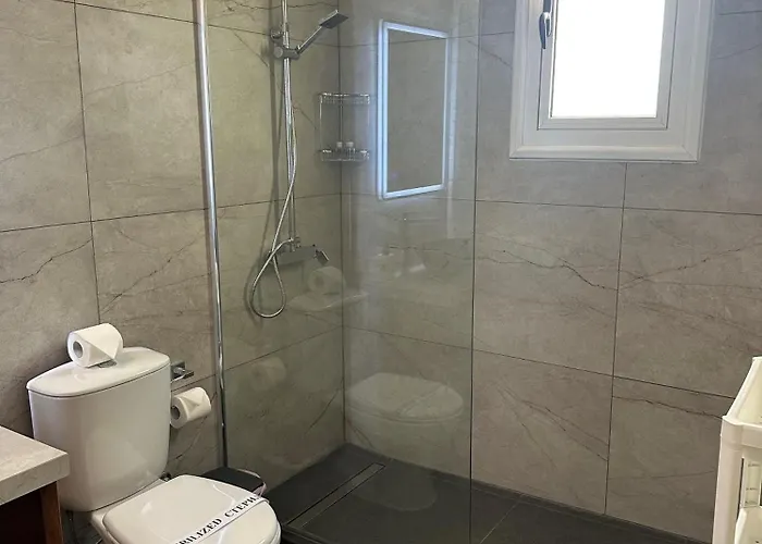 Narcissos 'nissi Beach' E9 *